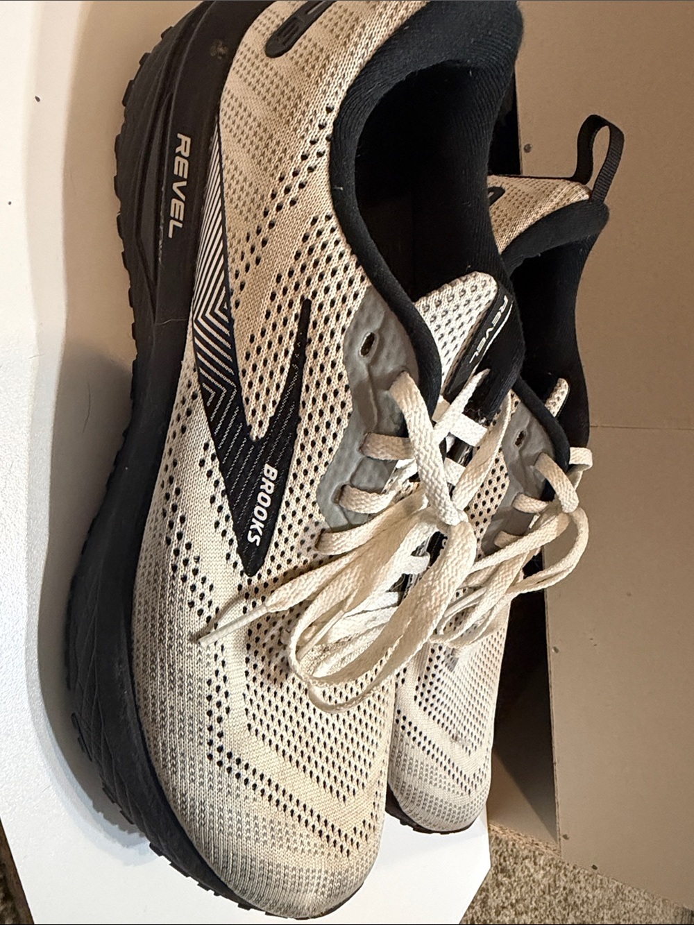 Brooks Cream and Black Lace-Up Running Shoes